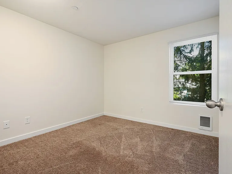 Daniels Apartments — Photo 16