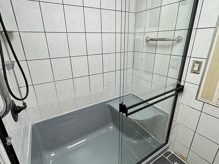 5547 W Congress Pkwy #1 — Photo 7