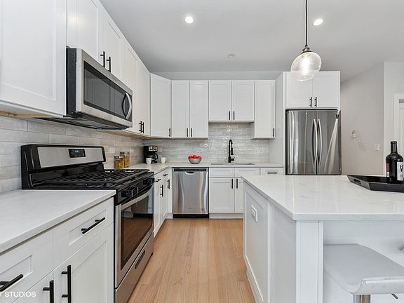 4th image of 6325 N Richmond St Unit 3N