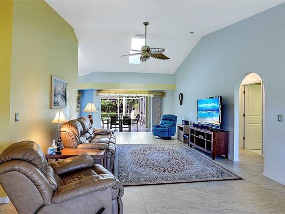 4th image of 2310 SW 40th St