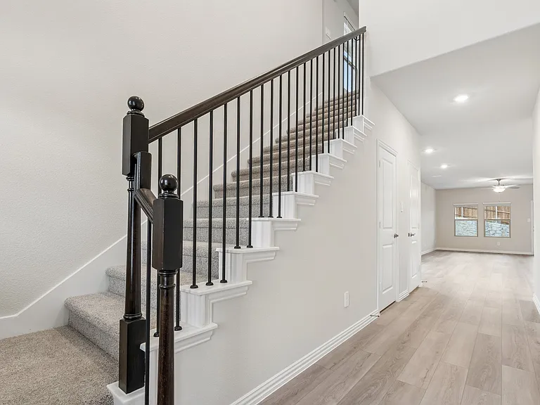 702 Dotty Dr — Photo 4