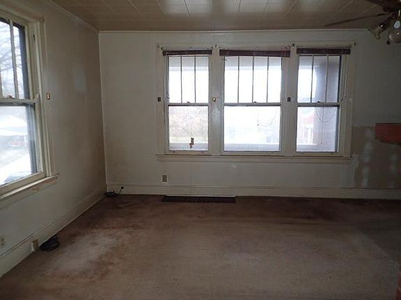 3rd image of 831 McPherson Ave