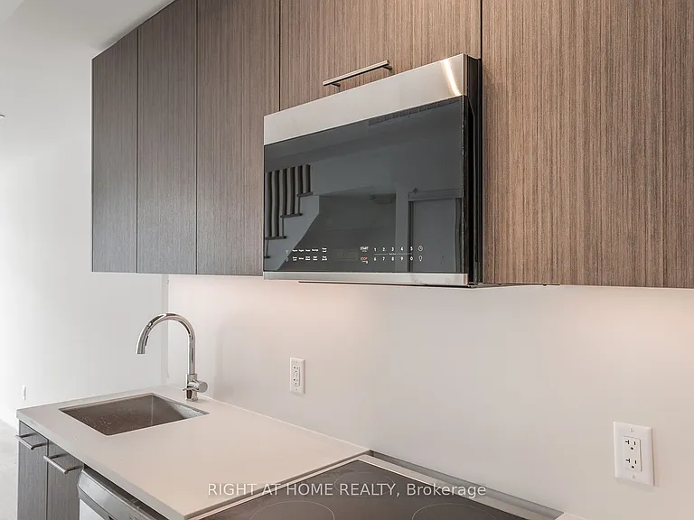 260 Finch Ave E #4 — Photo 8