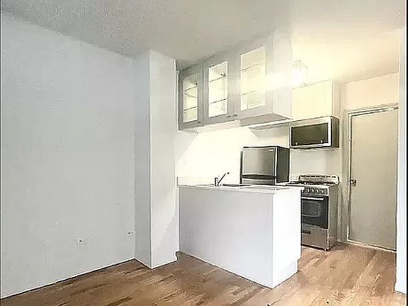 2nd image of 370 W 52nd St APT 4C