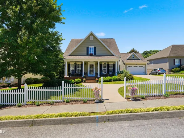 2120 Saint Erics Ct, Kingsport, TN 37660