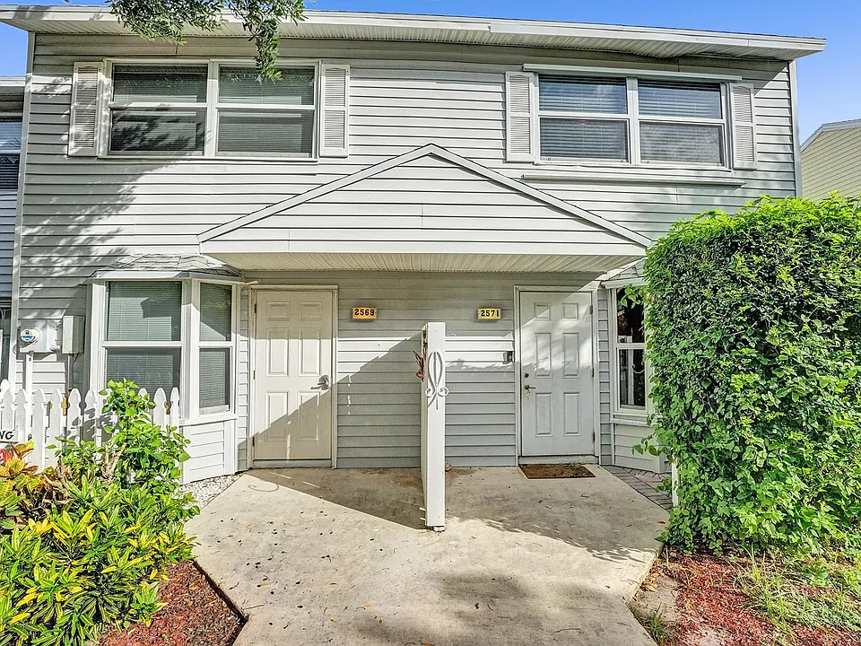 2571 NE 15th St