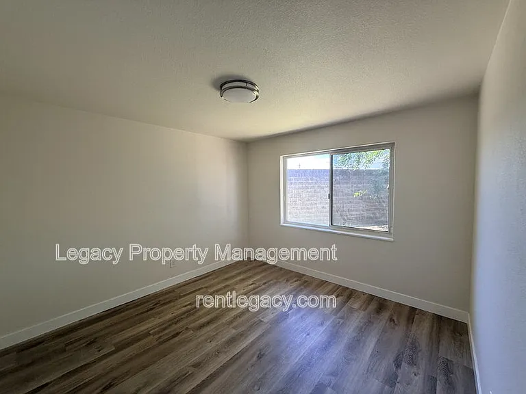 3805 32nd Ave — Photo 16