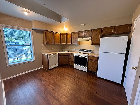 4th image of 2624 W C St