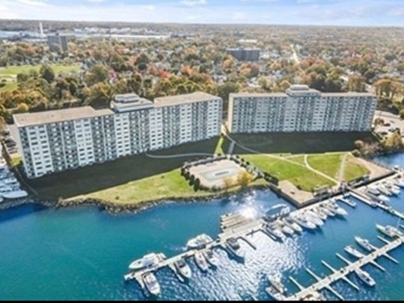 3rd image of 100 Cove Way Unit 901