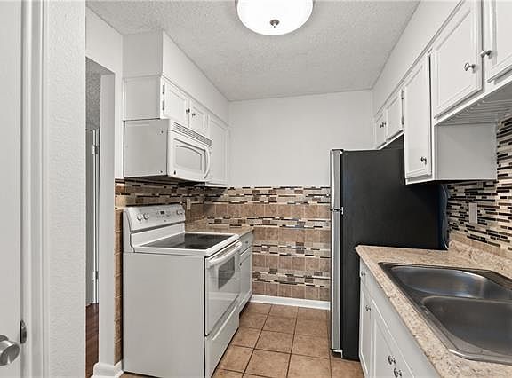 4th image of 832 S Clearview Pkwy APT 523
