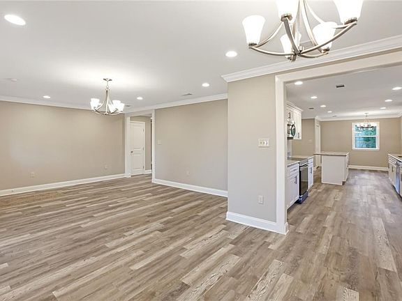 4th image of 4809 Chantilly Dr