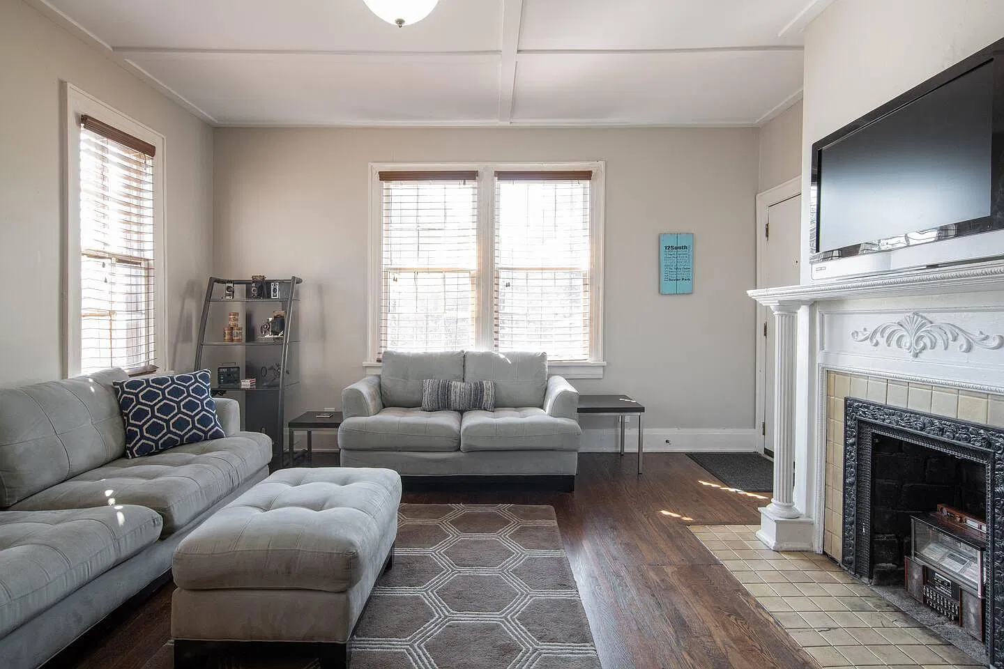 1106 Kirkwood Ave — Photo 2