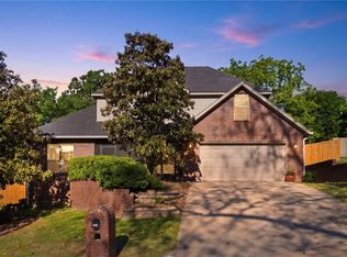 3289 N Southridge Dr, Fayetteville, AR 72703