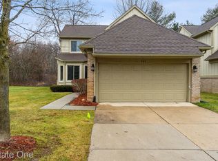 741 Red Maple Ln, Wixom, MI 48393