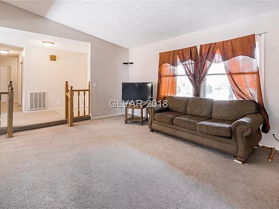 3rd image of 1820 Stonehaven Dr