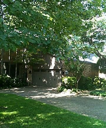3rd image of 2932 N Saint Andrews Dr