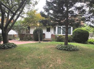 10 Sunset Dr, Sayville, NY 11782