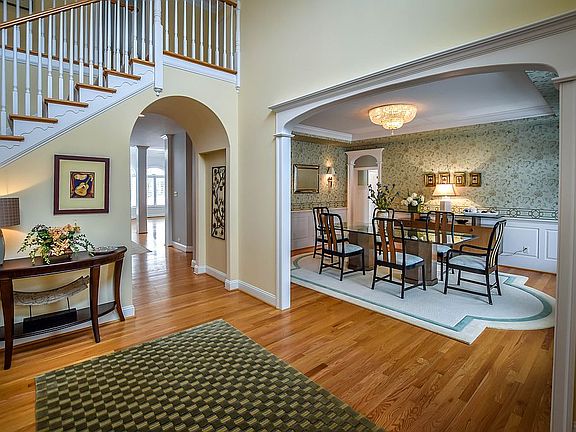 4th image of 204 Kimberwyck Way