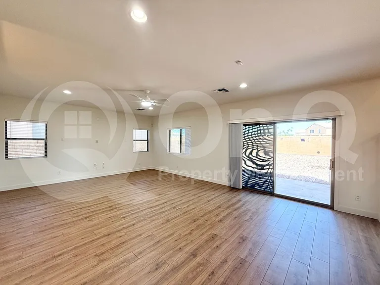 1813 S 123rd Dr — Photo 11