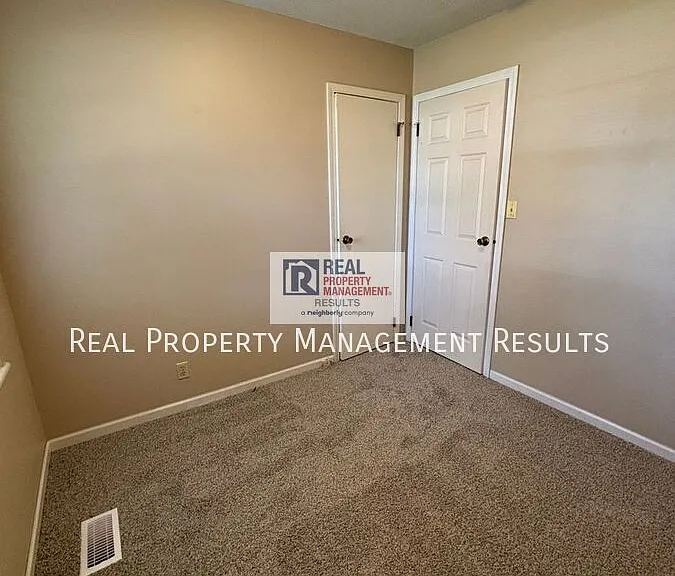 1916 N Iroquois Dr — Photo 8
