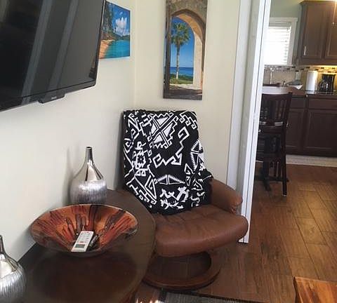 4th image of 2009 Pennwood Dr #1