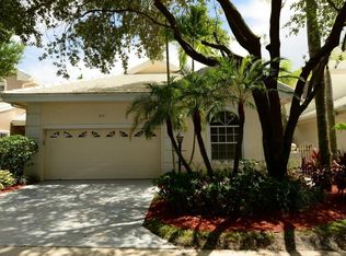 214 Canterbury Dr W, Palm Beach Gardens, FL 33418