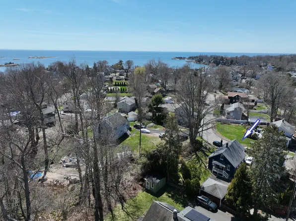 5 Westwood Rd, Branford, CT 06405