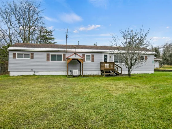 16 Bonny Ln, Peru, MA 01235