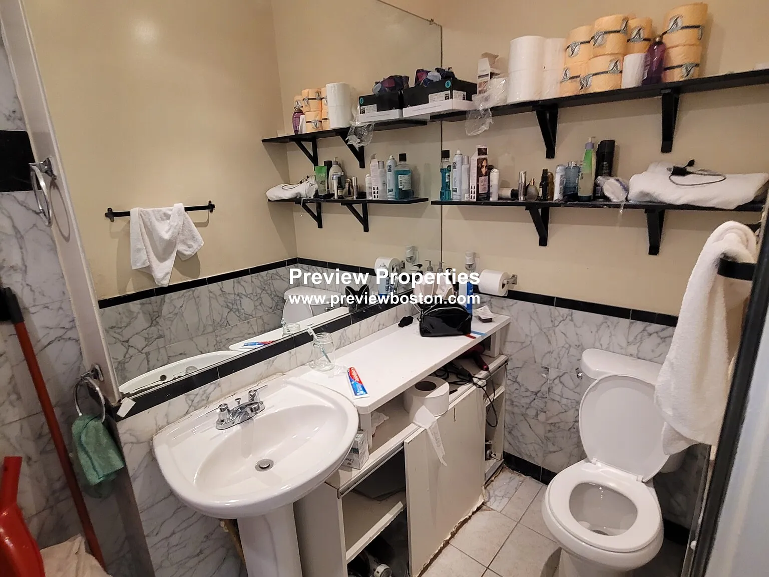 3 bed, 900 sqft, $3,300 — Photo 4