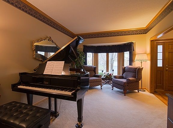 4th image of 1111 N Cypress Dr
