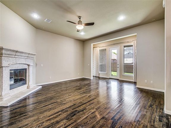 3rd image of 10609 Wilton Dr