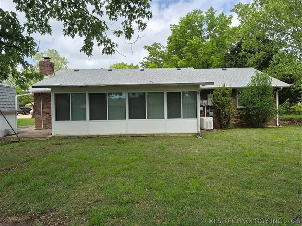 1453 Paradise Ln, Claremore, OK 74017