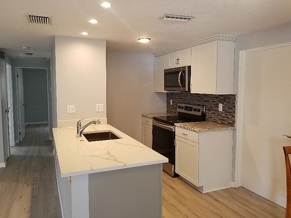 4th image of 3823 42nd St
