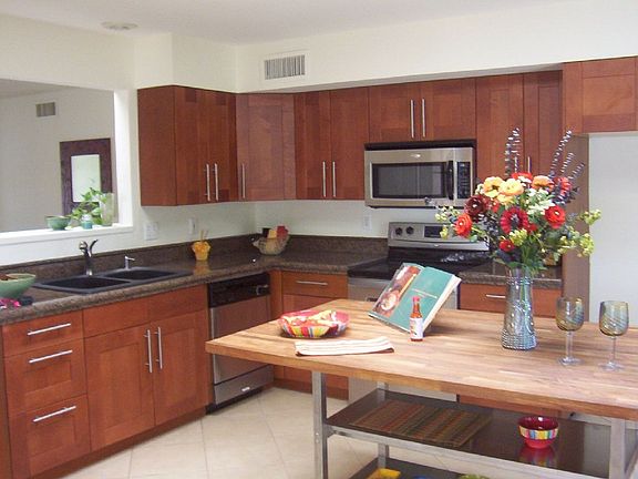 Updated Kitchen w/Granite and SS Appliances