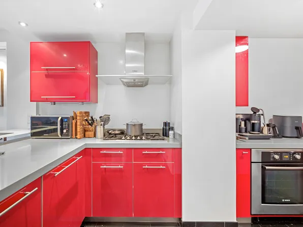 250 East 40th Street 17F image 2 of 12