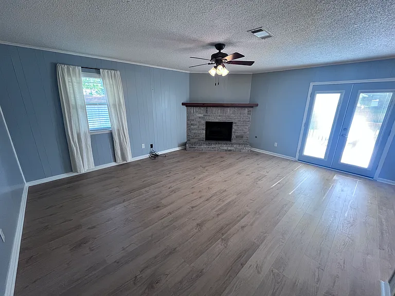 113 Cornwall Ct — Photo 12