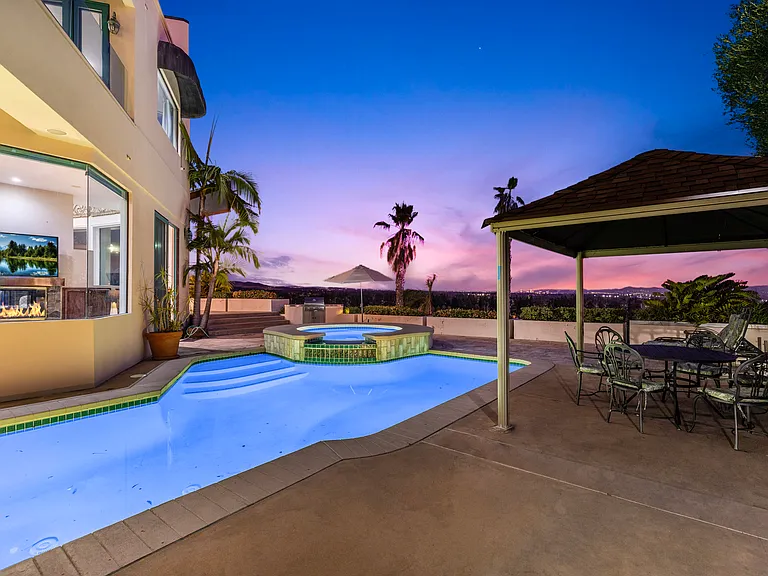 2261 Liane Ln — Photo 43