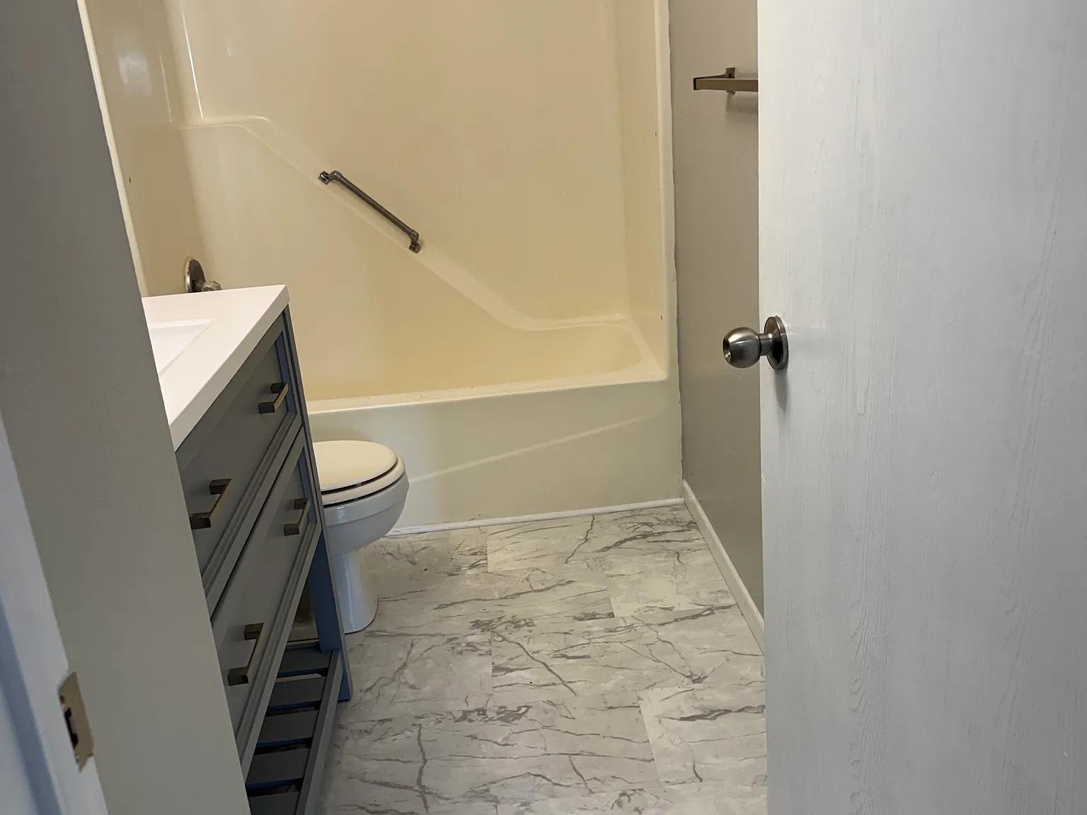 2 bed, 906 sqft, $1,050 — Photo 2