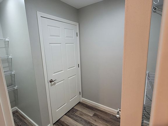 4th image of 238 Longwood Ln #1