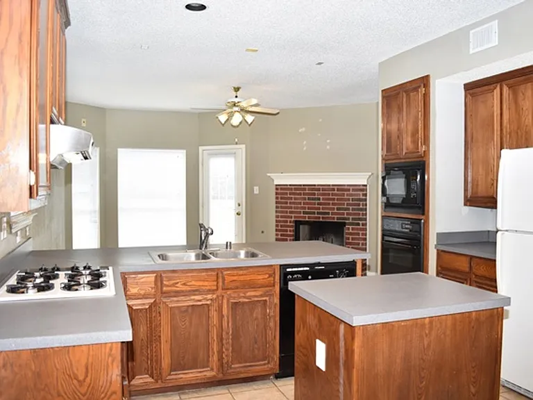 4712 Birchbend Ln — Photo 5