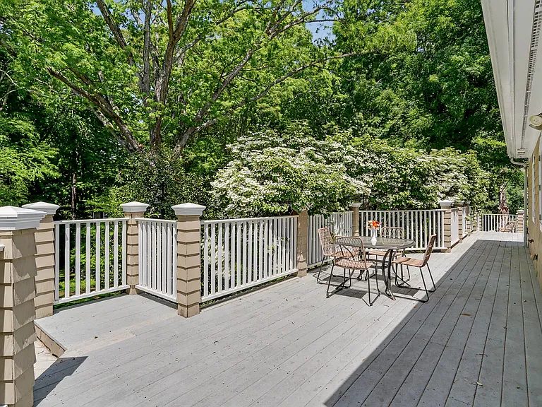 186 Compo Rd S — Photo 32