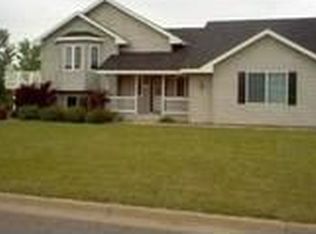 568 Sunwood Park Dr, Waite Park, MN 56387