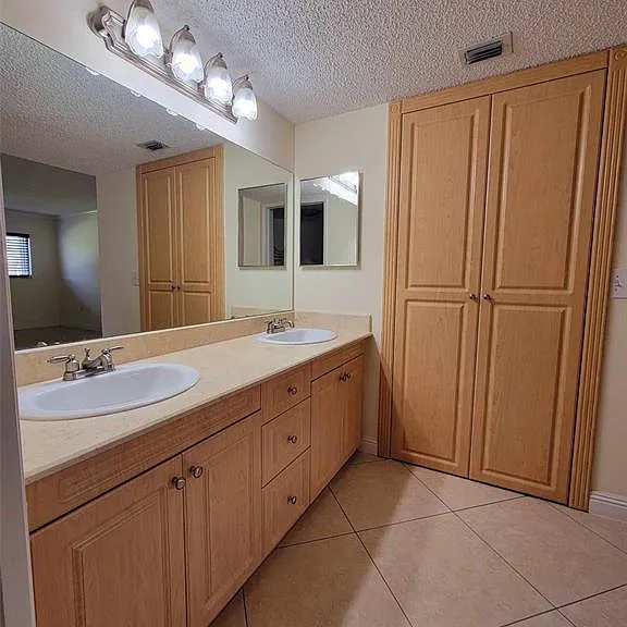 12955 SW 16th Ct — Photo 13