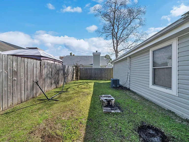 1852 Heartland Dr — Photo 17