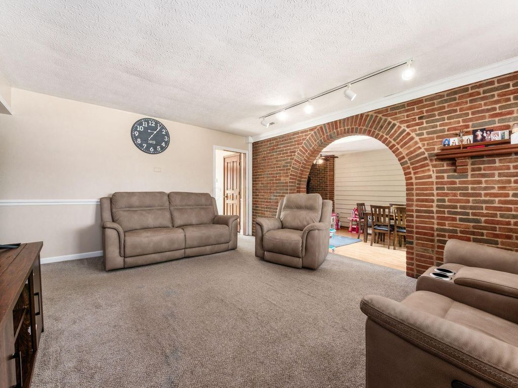 8715 Fairbrook Ave, Galloway, OH - More
