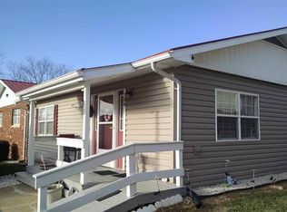 14 Cedar Crest Dr, Huntington, WV 25704