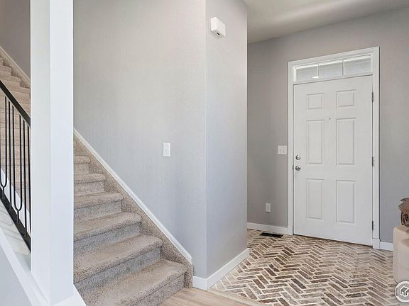 3rd image of 929 Charlton Dr