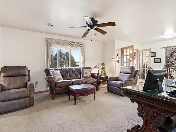 3rd image of 111 Elizabeth Court