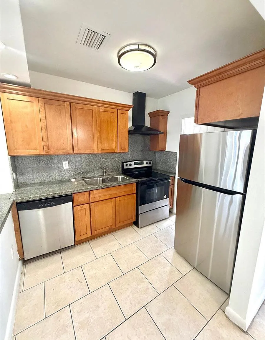2 bed, 1000 sqft, $2,150 — Photo 1