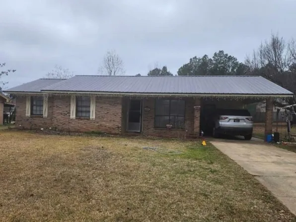 933 Martin Luther King Junior Dr, Kosciusko, MS 39090